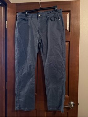 Levi's 514 Straight Fit Jeans in Gray